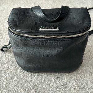 MARC BY MARC JACOBS BLACK LEATHER CROSSBODY BAG W DETACHABLE STRAP